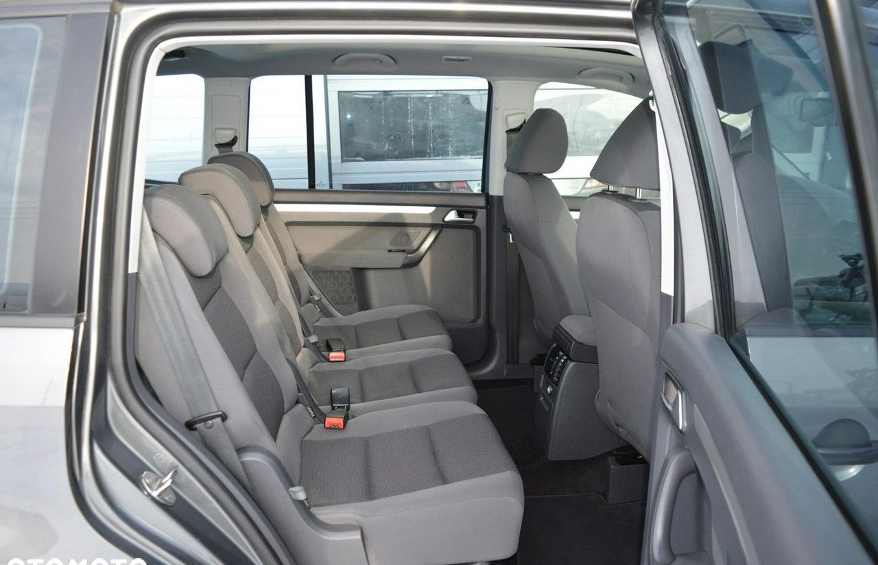 Volkswagen Touran cena 41900 przebieg: 215000, rok produkcji 2015 z Hrubieszów małe 781